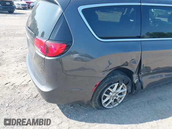 2020 Chrysler Pacifica Touring with VIN 2C4RC1FG6LR120775, listed as a IAAI auction lot 42562876 with 119,853 mi miles and . Bid and sale history available at DreamBid. Image 5.