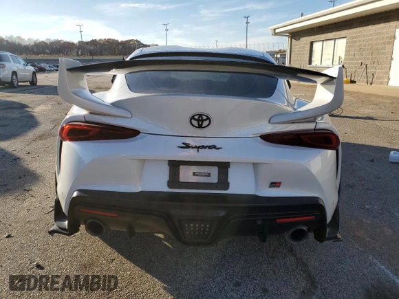 2021 Toyota Supra 3.0 z VIN WZ1DB0C08MW045912, wystawiony jako Copart lot #49248065 z przebiegiem Nie podano mil oraz Nie do naprawy • Non repairable. Historia ofert i sprzedaży dostępna na DreamBid. Obrazek 6.