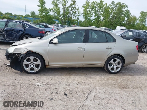2006 Volkswagen Jetta Value Edition z VIN 3VWPF71K16M760303, wystawiony jako IAAI lot #42352139 z przebiegiem 112 012 mil mil oraz . Historia ofert i sprzedaży dostępna na DreamBid. Obrazek 15.