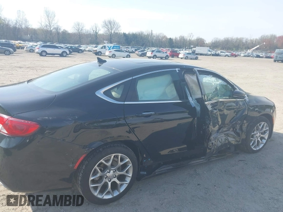 2015 Chrysler 200 C z VIN 1C3CCCEG0FN553629, wystawiony jako IAAI lot #41994143 z przebiegiem 75 774 mil mil oraz . Historia ofert i sprzedaży dostępna na DreamBid. Obrazek 6.