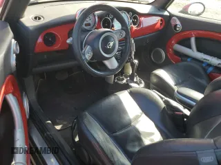 2005 MINI Convertible z VIN WMWRF33505TG13448, wystawiony jako Copart lot #46101305 z przebiegiem 106 942 mil mil oraz Szkoda całkowita • Salvage title. Historia ofert i sprzedaży dostępna na DreamBid. Obrazek 8.