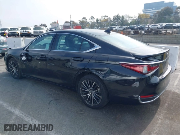 2023 Lexus ES 300h z VIN 58ADA1C15PU029137, wystawiony jako IAAI lot #41462055 z przebiegiem 25 120 mil mil oraz . Historia ofert i sprzedaży dostępna na DreamBid. Obrazek 14.