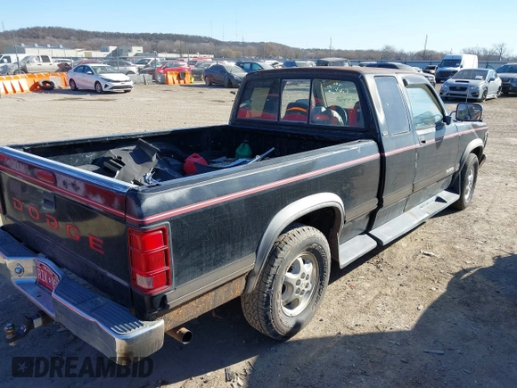 1994 Dodge Dakota z VIN 1B7GL23Y3RS666631, wystawiony jako IAAI lot #41767014 z przebiegiem 236 956 mil mil oraz . Historia ofert i sprzedaży dostępna na DreamBid. Obrazek 4.