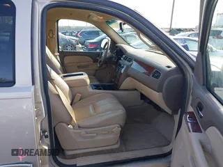 2010 Chevrolet Suburban LT with VIN 1GNUKJE35AR260614, listed as a IAAI auction lot 41835589 with 225,255 mi miles. Bid and sale history available at carsss.com. Image 5.