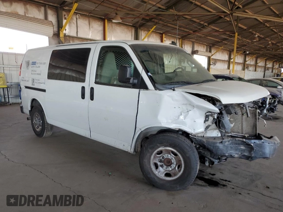 2018 Chevrolet Express Cargo Van with VIN 1GCWGAFP8J1266815, listed as a Copart auction lot 86369234 with 236,594 mi miles and Salvage Title. Bid and sale history available at carsss.com. Image 4.