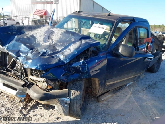 2004 Chevrolet Silverado 1500 LS with VIN 1GCEC19TX4Z292158, listed as a IAAI auction lot 41138508 with 1 mi miles. Bid and sale history available at carsss.com. Image 2.