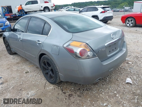 2008 Nissan Altima SE z VIN 1N4BL21E58C210986, wystawiony jako IAAI lot #42322119 z przebiegiem 154 546 mil mil oraz . Historia ofert i sprzedaży dostępna na DreamBid. Obrazek 3.
