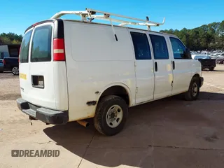 2014 Chevrolet Express Cargo z VIN 1GCWGFCA3E1143040, wystawiony jako IAAI lot #40703687 z przebiegiem 315 472 mil mil oraz . Historia ofert i sprzedaży dostępna na DreamBid. Obrazek 4.