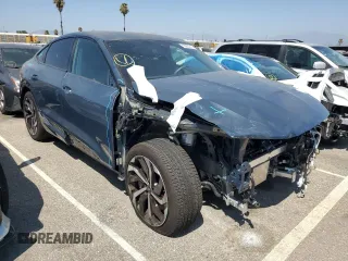 2024 Audi Q8 e-tron Sportback S line Premium Plus z VIN WA1CAAGE8RB036144, wystawiony jako Copart lot #63983214 z przebiegiem 4178 mil mil oraz Szkody całkowita. Historia ofert i sprzedaży dostępna na DreamBid. Obrazek 4.