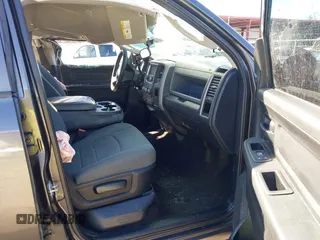 2017 Ram 2500 Tradesman z VIN 3C6UR5CL7HG744722, wystawiony jako IAAI lot #41688819 z przebiegiem 151 250 mil mil oraz . Historia ofert i sprzedaży dostępna na DreamBid. Obrazek 5.