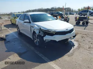 2019 Kia Optima LX z VIN 5XXGT4L39KG322754, wystawiony jako IAAI lot #42096081 z przebiegiem 112 758 mil mil oraz . Historia ofert i sprzedaży dostępna na DreamBid. Obrazek 1.