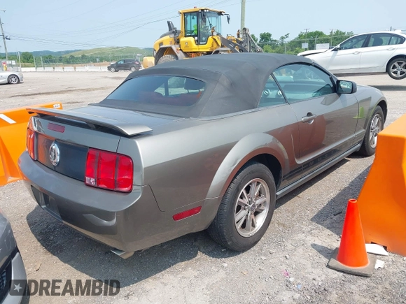 2005 Ford Mustang Deluxe with VIN 1ZVFT84N955183489, listed as a IAAI auction lot 42473437 with 221,709 mi miles and . Bid and sale history available at DreamBid. Image 4.