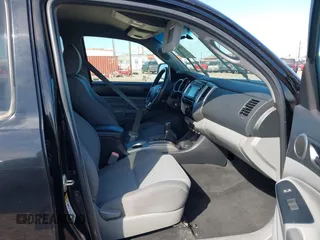 2015 Toyota Tacoma with VIN 3TMLU4EN2FM169326, listed as a IAAI auction lot 40689500 with 77,003 mi miles and . Bid and sale history available at DreamBid. Image 5.