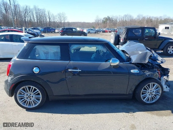 2015 MINI Cooper Hardtop S with VIN WMWXP7C53F2A38104, listed as a IAAI auction lot 41639860 with NaN miles. Bid and sale history available at carsss.com. Image 14.