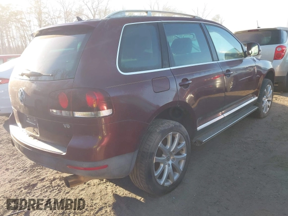 2008 Volkswagen Touareg V6 z VIN WVGBE77L38D044092, wystawiony jako IAAI lot #41766743 z przebiegiem Nie podano mil oraz . Historia ofert i sprzedaży dostępna na DreamBid. Obrazek 4.
