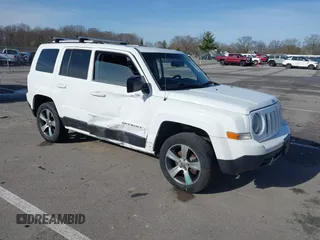 2016 Jeep Patriot High Altitude z VIN 1C4NJRFB3GD580427, wystawiony jako IAAI lot #41937281 z przebiegiem 92 441 mil mil oraz . Historia ofert i sprzedaży dostępna na DreamBid. Obrazek 1.