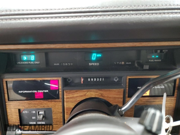 1984 Cadillac Eldorado z VIN 1G6AL5785EE630873, wystawiony jako Copart lot #82896404 z przebiegiem 3 839 mil mil oraz Czysty tytuł • Clean title. Historia ofert i sprzedaży dostępna na DreamBid. Obrazek 9.