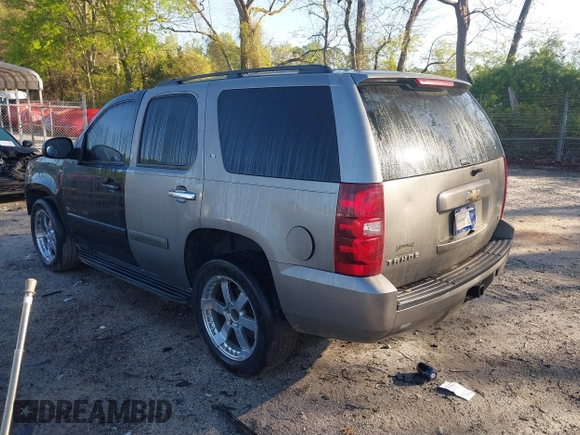 2008 Chevrolet Tahoe 1LT z VIN 1GNFC13048R216130, wystawiony jako IAAI lot #42020994 z przebiegiem 300 721 mil mil oraz . Historia ofert i sprzedaży dostępna na DreamBid. Obrazek 3.