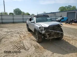 2017 Toyota Tacoma SR5 z VIN 3TMCZ5AN3HM087489, wystawiony jako Copart lot #53017955 z przebiegiem Nie podano mil oraz Szkoda całkowita • Salvage title. Historia ofert i sprzedaży dostępna na DreamBid. Obrazek 11.