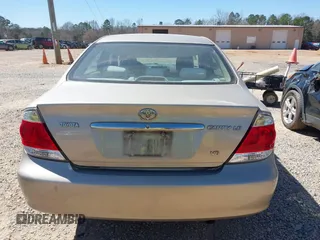 2006 Toyota Camry LE z VIN 4T1BF32K76U631283, wystawiony jako IAAI lot #41828021 z przebiegiem 332 063 mil mil oraz . Historia ofert i sprzedaży dostępna na DreamBid. Obrazek 16.