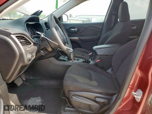 2020 Jeep Cherokee Latitude z VIN 1C4PJLCB8LD639461, wystawiony jako Copart lot #58193445 z przebiegiem 128 762 mil mil oraz Szkoda całkowita • Salvage title. Historia ofert i sprzedaży dostępna na DreamBid. Obrazek 7.