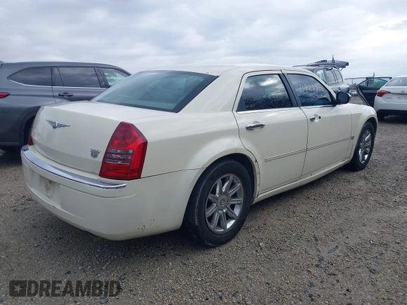 2005 Chrysler 300 with VIN 2C3JA63H25H686717, listed as a IAAI auction lot 41925750 with 230,196 mi miles. Bid and sale history available at carsss.com. Image 4.