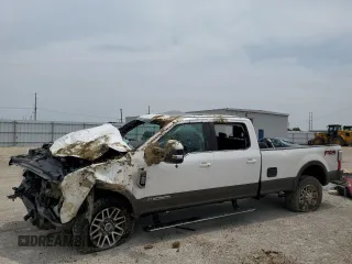 2017 Ford F-350 Platinum with VIN 1FT8W3BT6HEE91411, listed as a Copart auction lot 60792275 with 131,786 mi miles and Salvage title. Bid and sale history available at DreamBid. Image 1.