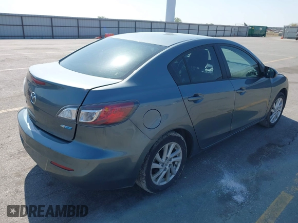 2012 Mazda 3 i Touring z VIN JM1BL1V73C1695634, wystawiony jako IAAI lot #42223477 z przebiegiem 138 302 mil mil oraz . Historia ofert i sprzedaży dostępna na DreamBid. Obrazek 4.