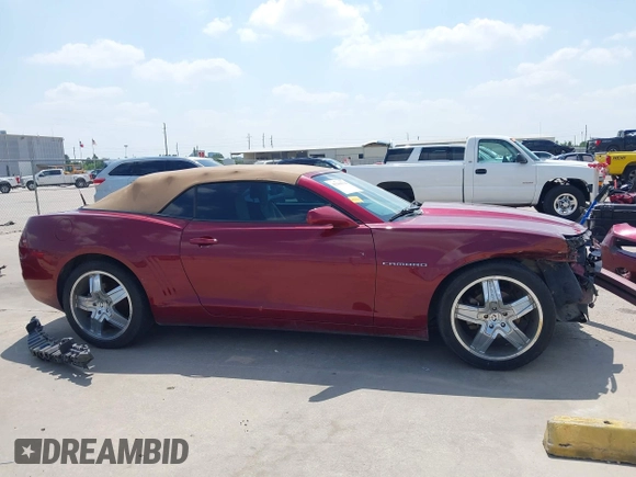 2011 Chevrolet Camaro 1LT z VIN 2G1FB3DD7B9171493, wystawiony jako IAAI lot #42296594 z przebiegiem 211 741 mil mil oraz . Historia ofert i sprzedaży dostępna na DreamBid. Obrazek 14.
