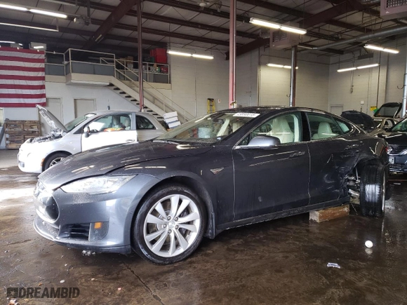 2015 Tesla Model S 85D with VIN 5YJSA1S26FF096544, listed as a Copart auction lot 45890015 with 138426 miles and Salvage Title. Bid and sale history available at carsss.com. Image 1.