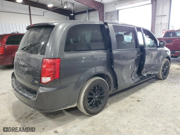 2019 Dodge Grand Caravan SXT with VIN 2C4RDGCG5KR723185, listed as a Copart auction lot 45332175 with 124,697 mi miles and Salvage Title. Bid and sale history available at carsss.com. Image 3.