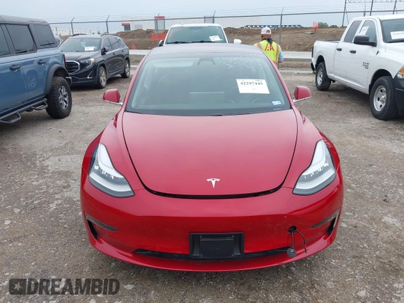 2018 Tesla Model 3 Long Range Battery z VIN 5YJ3E1EB8JF119898, wystawiony jako IAAI lot #42297445 z przebiegiem 29 555 mil mil oraz . Historia ofert i sprzedaży dostępna na DreamBid. Obrazek 12.
