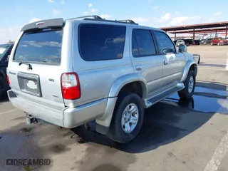 2001 Toyota 4Runner SR5 with VIN JT3GN86RX10208106, listed as a IAAI auction lot 41431091 with 305,859 mi miles. Bid and sale history available at carsss.com. Image 4.