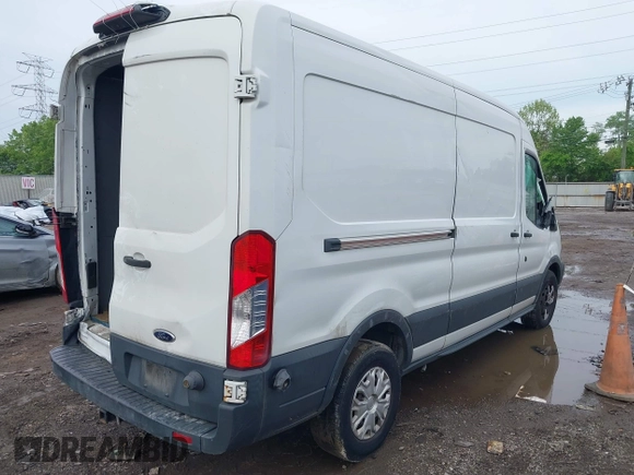 2018 Ford Transit z VIN 1FTYR2CM9JKB14054, wystawiony jako IAAI lot #42205733 z przebiegiem 263 605 mil mil oraz . Historia ofert i sprzedaży dostępna na DreamBid. Obrazek 4.