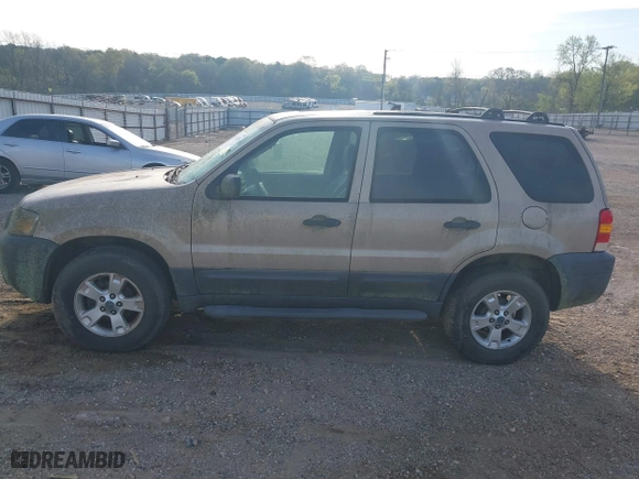 2007 Ford Escape XLT with VIN 1FMYU03187KB17315, listed as a IAAI auction lot 41864785 with 199,225 mi miles. Bid and sale history available at carsss.com. Image 6.