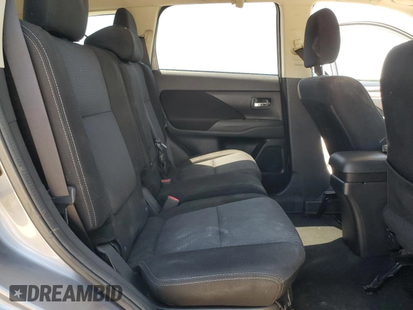 2018 Mitsubishi Outlander ES z VIN JA4AD2A39JJ001778, wystawiony jako Copart lot #52923235 z przebiegiem 136 549 mil mil oraz Szkody całkowita. Historia ofert i sprzedaży dostępna na DreamBid. Obrazek 11.