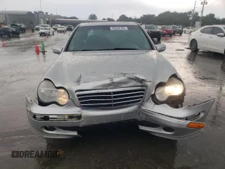 2004 Mercedes-Benz C 320 with VIN WDBRF64J64F511595, listed as a Copart auction lot 62996795 with 113,901 mi miles and Salvage title. Bid and sale history available at DreamBid. Image 5.