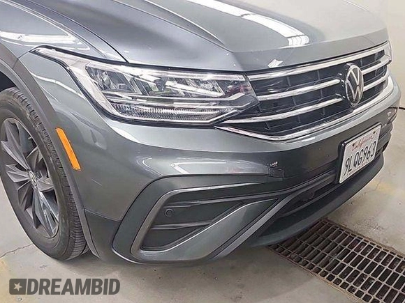 2024 Volkswagen Tiguan SE z VIN 3VV3B7AX1RM107078, wystawiony jako IAAI lot #42852792 z przebiegiem 36 642 mil mil oraz . Historia ofert i sprzedaży dostępna na DreamBid. Obrazek 5.