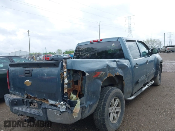 2011 Chevrolet Silverado 1500 LT with VIN 3GCPKSE33BG308883, listed as a IAAI auction lot 42130470 with 232,462 mi miles. Bid and sale history available at carsss.com. Image 6.