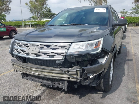 2018 Ford Explorer XLT z VIN 1FM5K7D82JGB56585, wystawiony jako IAAI lot #42129728 z przebiegiem 39 007 mil mil oraz . Historia ofert i sprzedaży dostępna na DreamBid. Obrazek 6.
