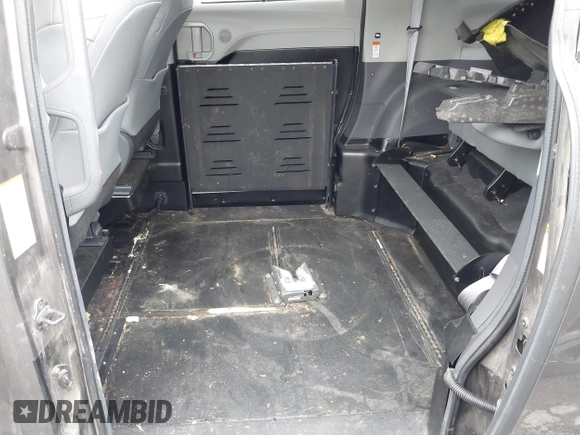 2021 Toyota Sienna XLE with VIN 5TDJRKEC3MS065212, listed as a IAAI auction lot 42086801 with 22,602 mi miles and . Bid and sale history available at DreamBid. Image 8.