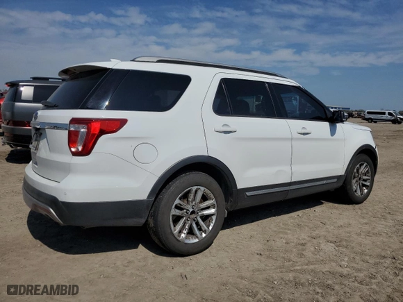 2017 Ford Explorer XLT with VIN 1FM5K7D82HGD11937, listed as a Copart auction lot 47123295 with 199,950 mi miles and Salvage Title. Bid and sale history available at carsss.com. Image 3.