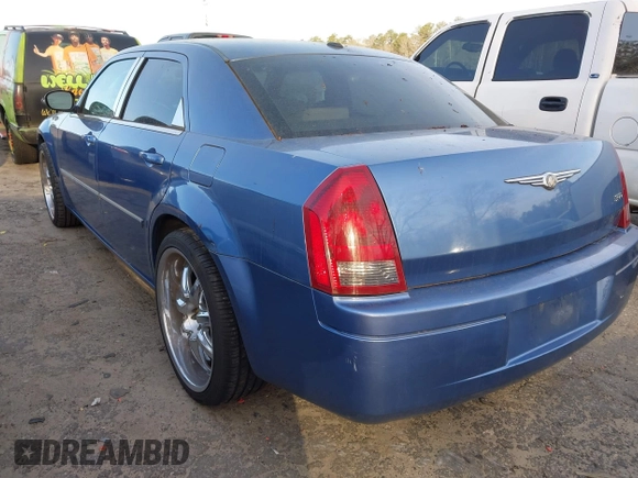 2007 Chrysler 300 with VIN 2C3KA43R37H714996, listed as a IAAI auction lot 41756662 with 167,317 mi miles. Bid and sale history available at carsss.com. Image 3.
