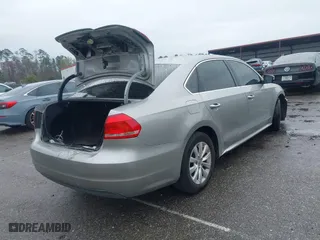 2012 Volkswagen Passat SE w/Sunroof with VIN 1VWBH7A36CC077412, listed as a IAAI auction lot 41651796 with 113,259 mi miles. Bid and sale history available at carsss.com. Image 4.