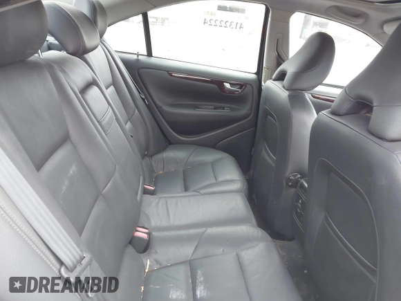 2009 Volvo S60 2.5T with VIN YV1RH592692739869, listed as a IAAI auction lot 41322224 with 106,357 mi miles. Bid and sale history available at carsss.com. Image 8.