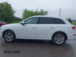 2017 Audi Q7 Premium Plus with VIN WA1LAAF78HD033170, listed as a IAAI auction lot 42212382 with 101,904 mi miles. Bid and sale history available at carsss.com. Image 14.