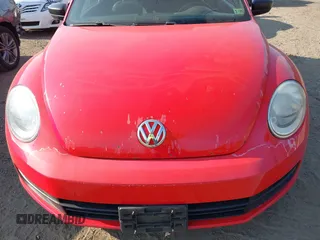 2012 Volkswagen Beetle Entry PZEV with VIN 3VWFP7AT8CM646053, listed as a IAAI auction lot 41700898 with 135,525 mi miles. Bid and sale history available at carsss.com. Image 6.