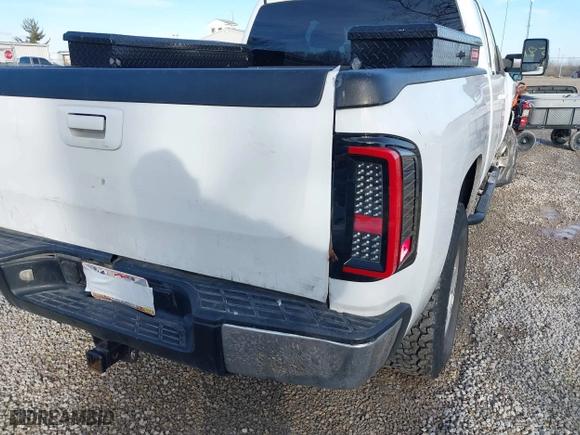 2007 Chevrolet Silverado 1500 LT w/1LT with VIN 1GCEC19J47Z510694, listed as a IAAI auction lot 41474581 with 186,066 mi miles. Bid and sale history available at carsss.com. Image 17.