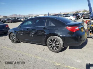 2012 Chrysler 200 Touring z VIN 1C3CCBBG0CN277060, wystawiony jako Copart lot #57295715 z przebiegiem 140 979 mil mil oraz Szkoda całkowita • Salvage title. Historia ofert i sprzedaży dostępna na DreamBid. Obrazek 2.