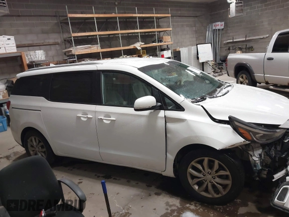 2019 Kia Sedona LX with VIN KNDMB5C11K6500813, listed as a IAAI auction lot 41570570 with 104,480 mi miles. Bid and sale history available at carsss.com. Image 13.